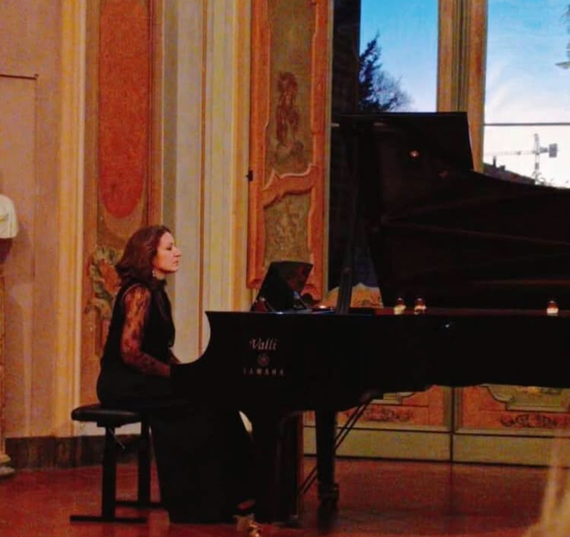 M° Ilenia Stella al pianoforte in esedra